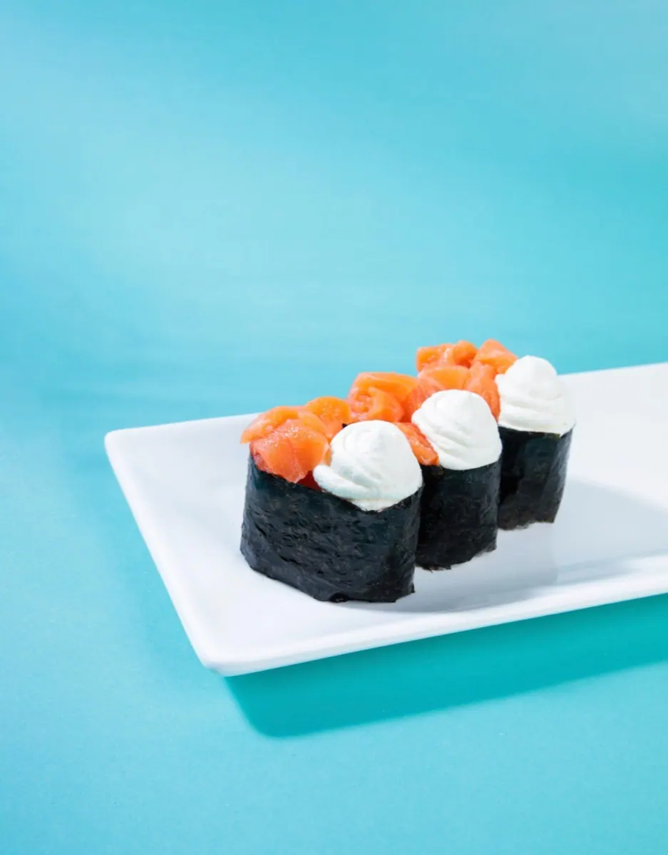 Gunkan with salmon and cheese