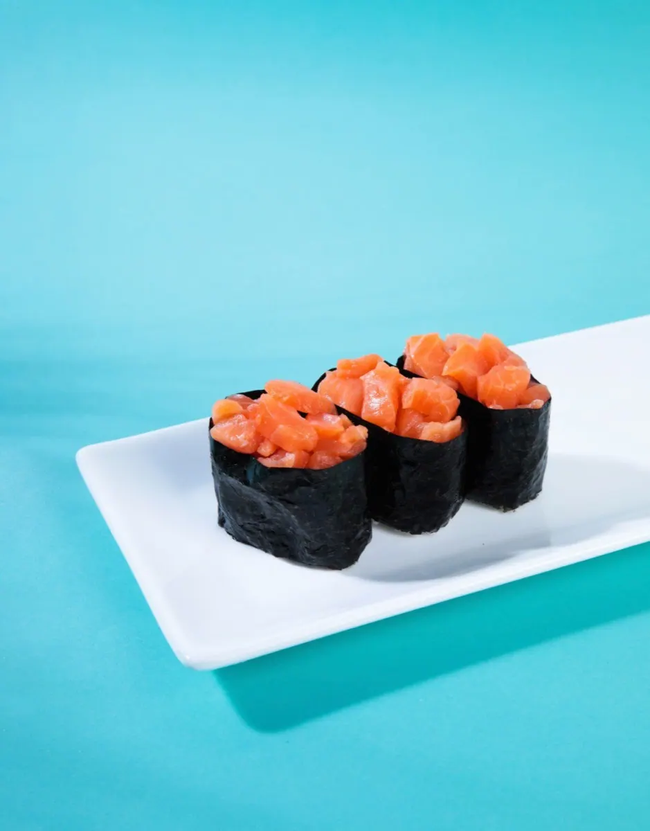 Gunkan with salmon